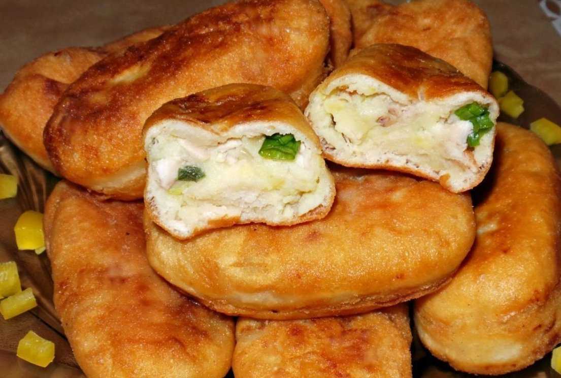 Пирожки из творожного теста. пирожки жаренные на сковородке из творожного теста с яблоками.
