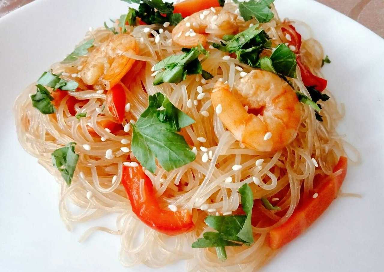 Готовим для любимых рисовую лапшу с креветками и овощами по-тайски — классные рецепты на recipecollections.ru