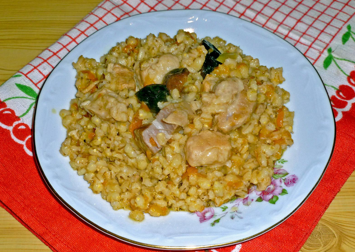 Плов из перловки с курицей в мультиварке - 10 пошаговых фото в рецепте
