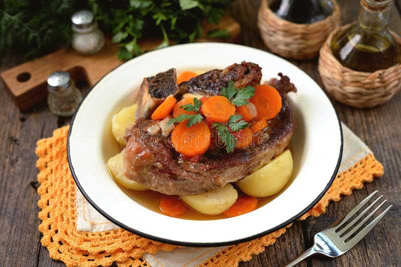 Картошка с говядиной в духовке в рукаве - кушаем вкусно