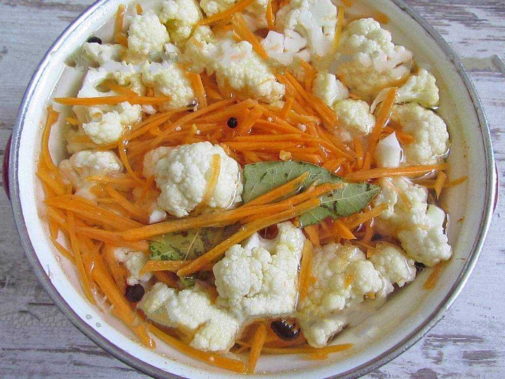 Маринованная цветная капуста на зиму - очень вкусная и хрустящая