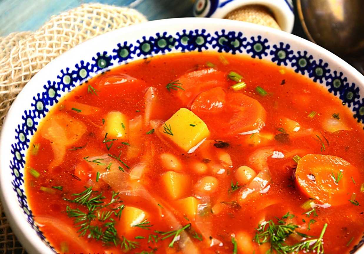 Готовим быстро и вкусно суп из консервированной фасоли в мультиварке