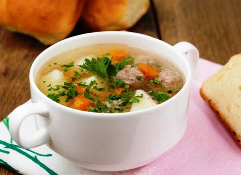 Гороховый суп с фрикадельками: бобы и мясо в одной тарелке