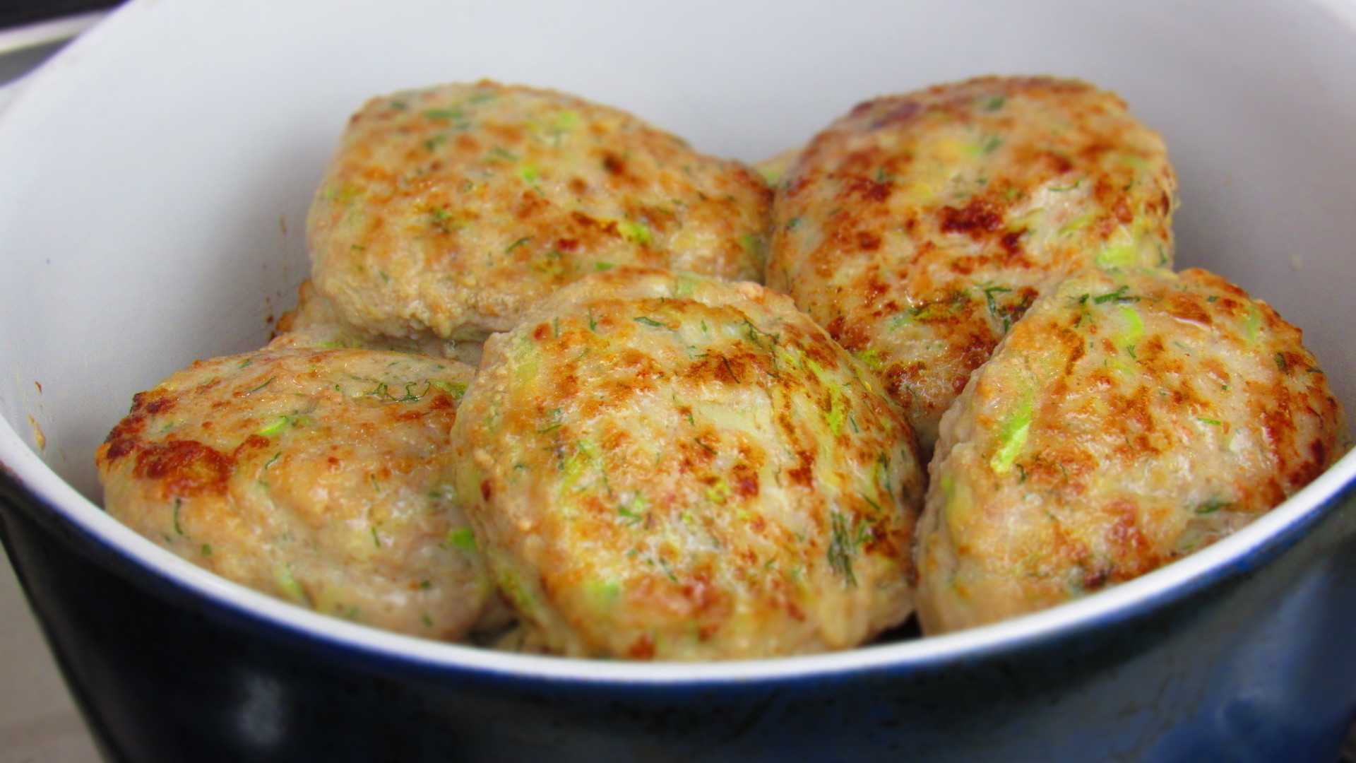 Куриные котлеты пп с сыром. куриные котлеты с зеленью и сыром.