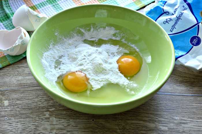 Рулетики из яичных блинчиков с мясной начинкой