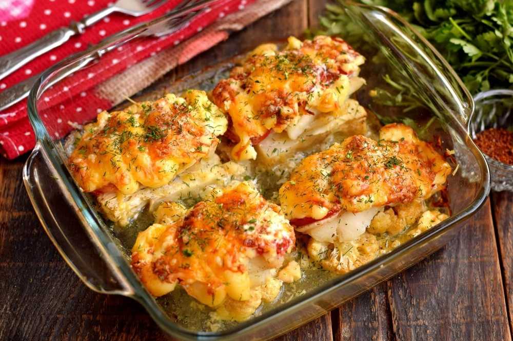 Минтай в духовке с морковью и луком: рецепт с фото, сколько готовится, как запекать