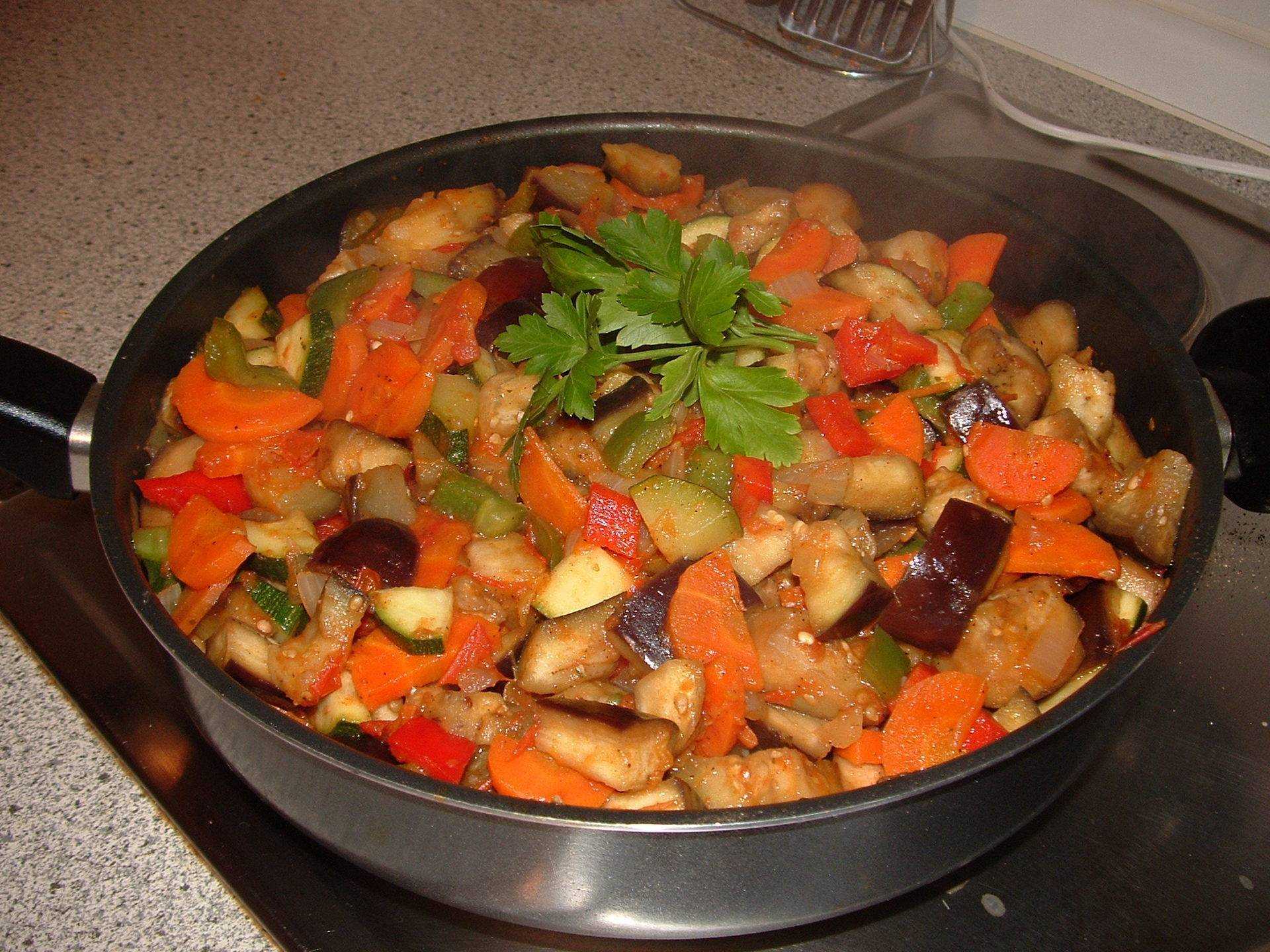 Вкусное овощное рагу с кабачками и баклажанами — 6 рецептов