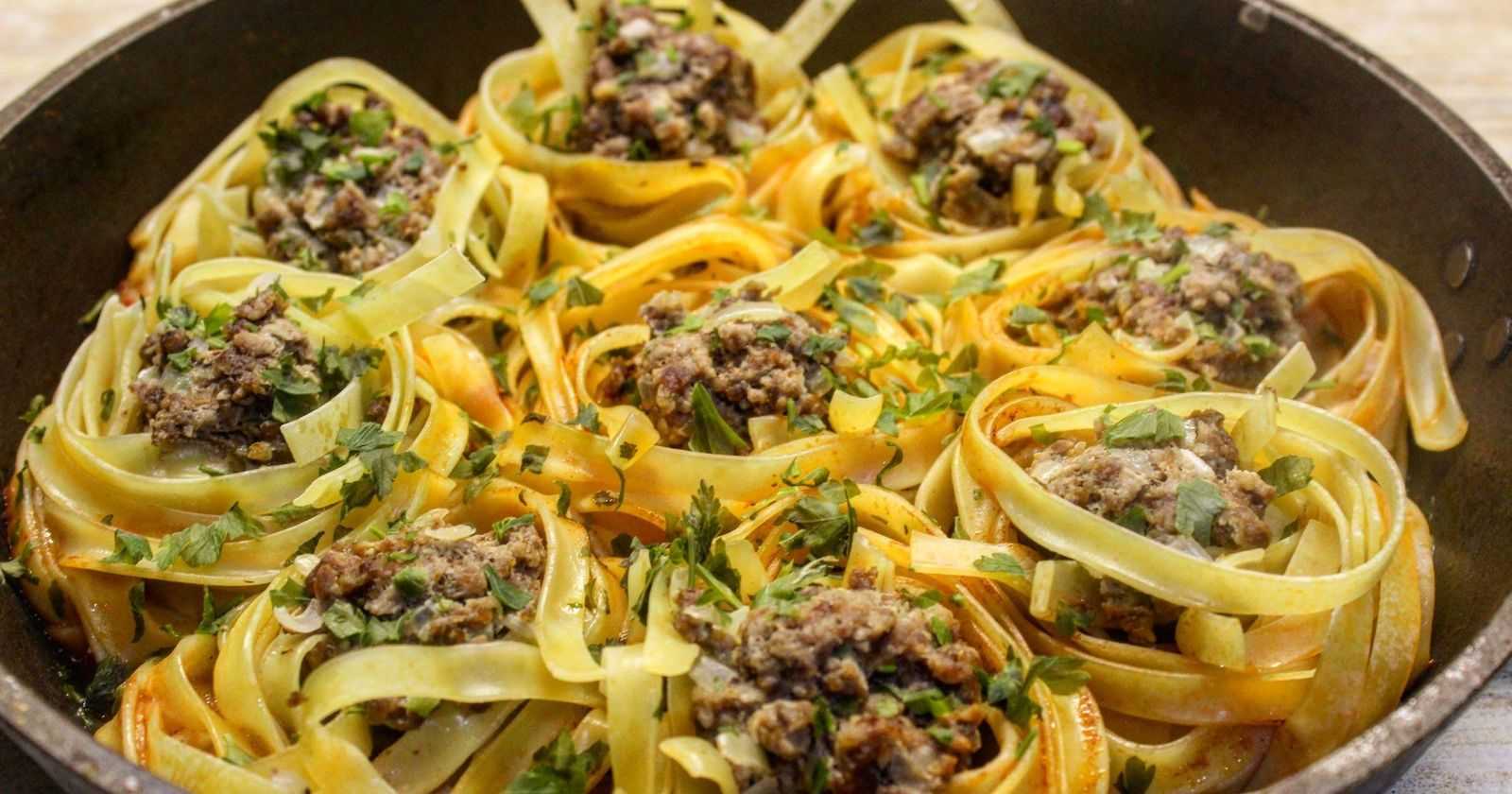 Макароны по-флотски с фаршем на сковороде: пошаговые рецепты