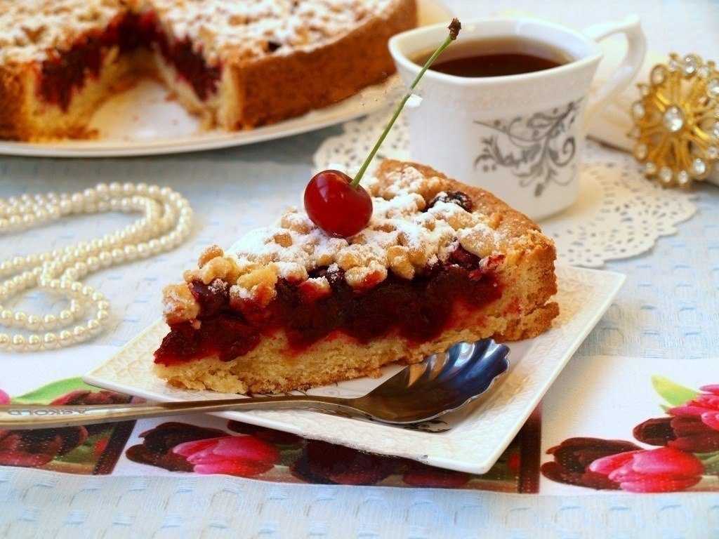 Классические рецепты пирога из песочного теста с вареньем на скорую руку