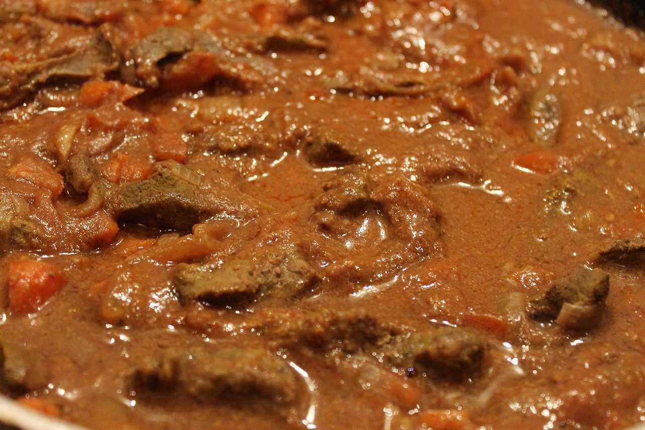 Как приготовить куриную печень на сковороде с луком и морковью с подливкой (+6 рецептов) - рецепт с фото пошагово