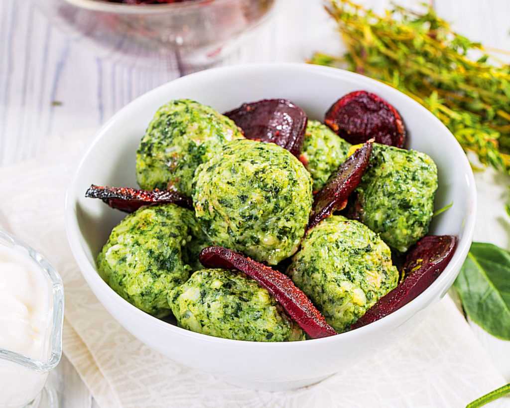 Вкусная и полезная яичница со шпинатом лучшее начало трудового дня если кто нибудь из домашних решит ею побаловать вас на завтрак В отличие от щавеля шпинат