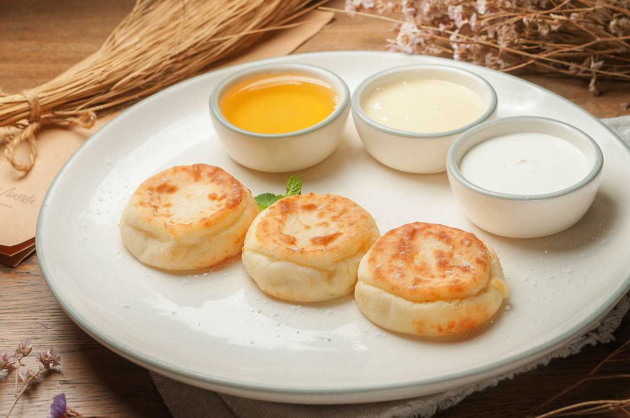 Сырники на манке с курагой и шоколадом. пошаговый рецепт с фото — ботаничка