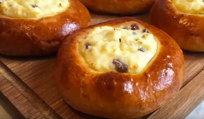 Очень вкусные ватрушки из слоеного теста с творогом идеально подойдут в качестве десерта к чаепитию Выпекают как порционно так и одной целой ватрушкой Процесс