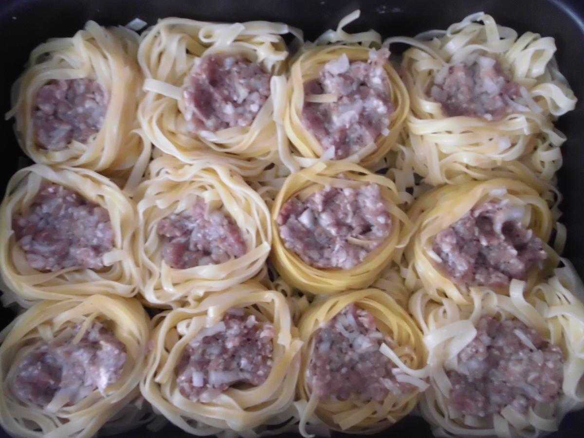 Мясные гнезда из фарша с грибами и сыром в духовке: рецепт с фото пошагово