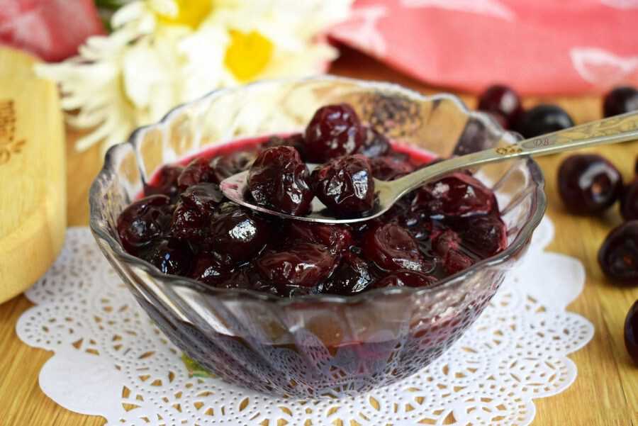 Варенье из вишни с косточками на зиму: 8 рецептов, как приготовить густое с целыми ягодами | народные знания от кравченко анатолия