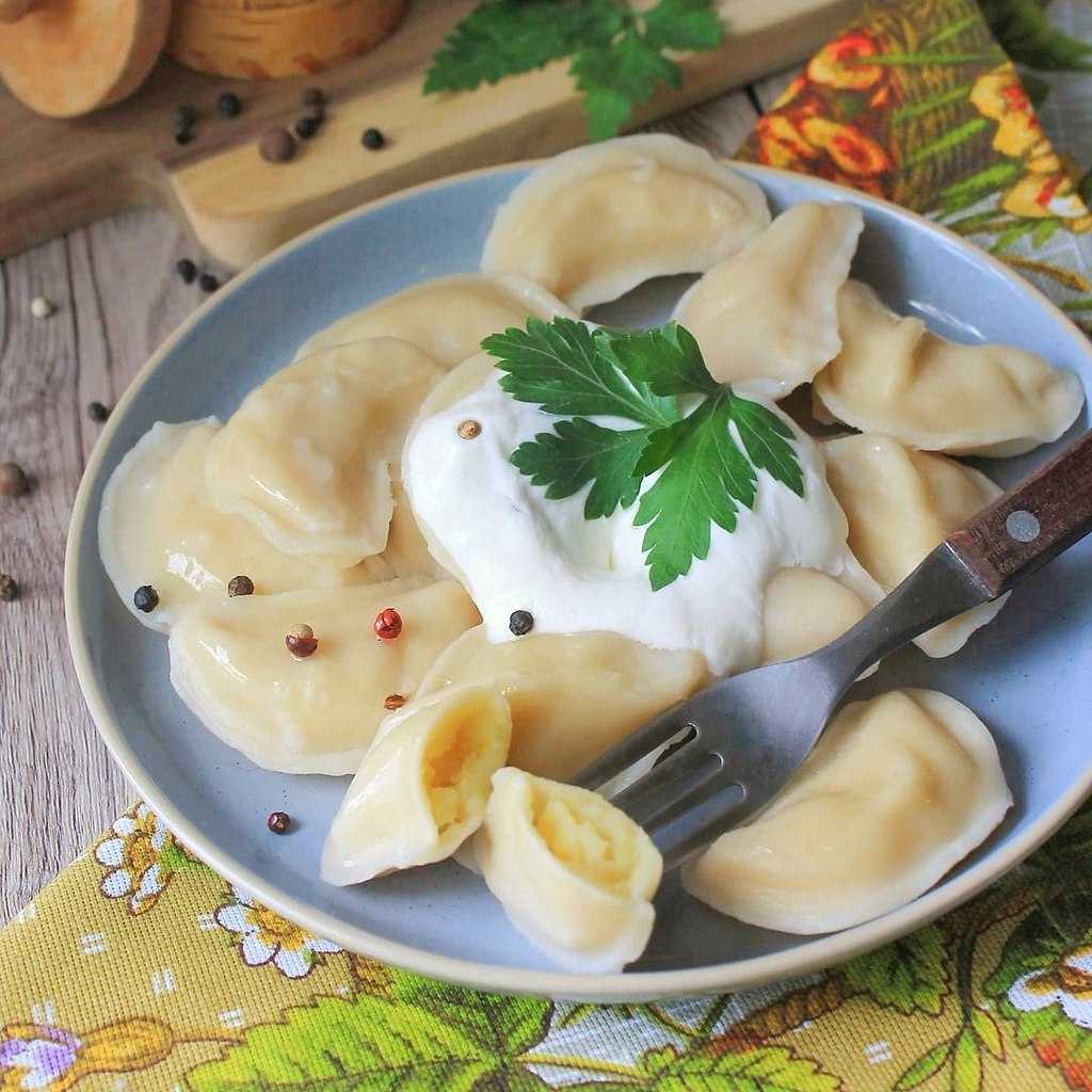 Домашние вареники с картошкой и грибами