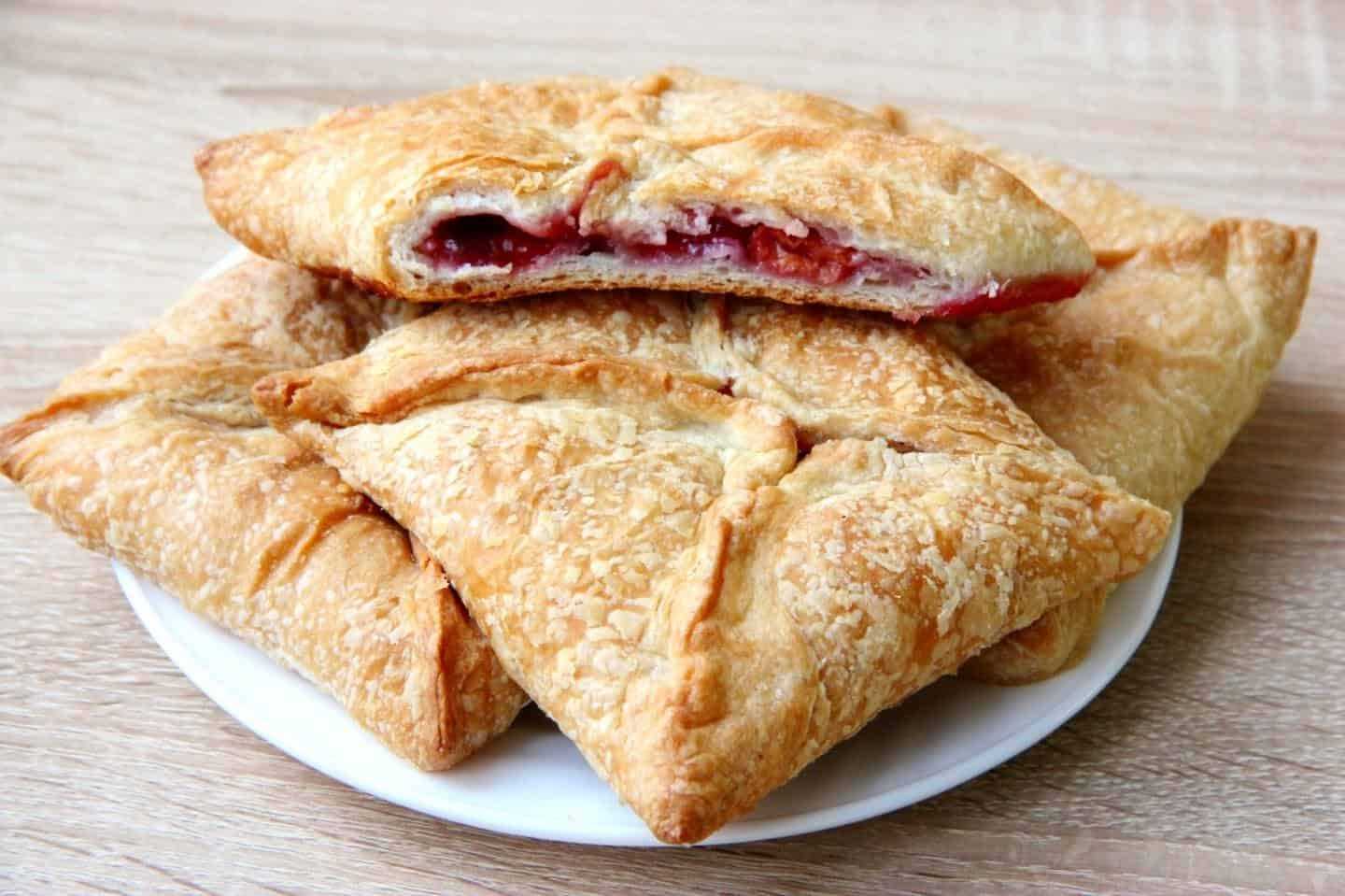 Приготовление слоек с вишней