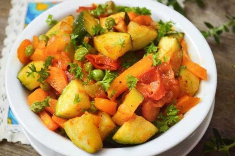 Овощное рагу с картошкой и капустой